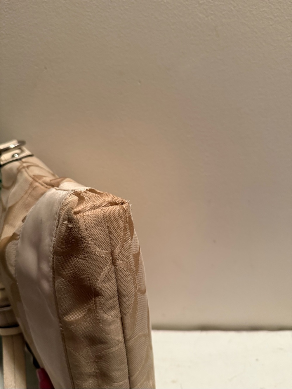 COACH KHAKI WHITE SIGNATURE EUC - Picture 3 of 7